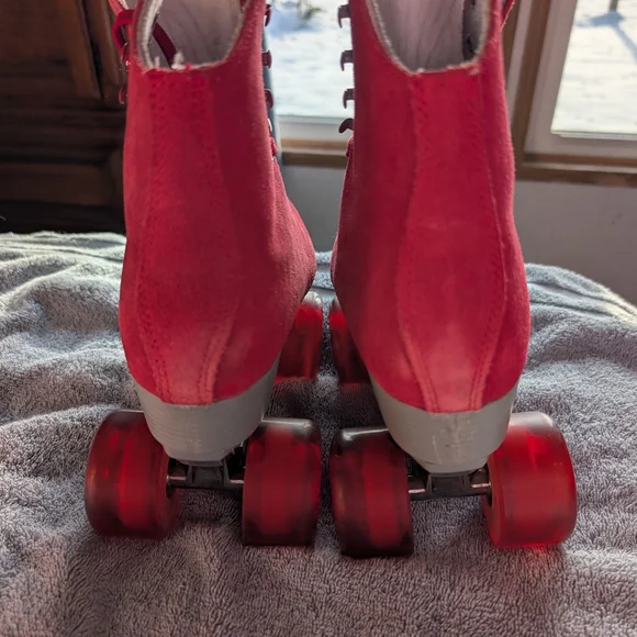 Red Suede Roller Skates - Picture 7 of 9